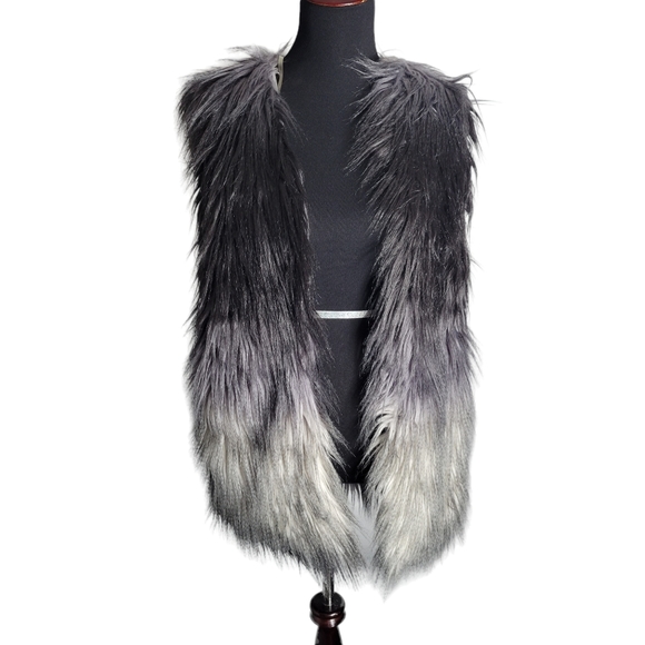 Valerie Stevens Jackets & Blazers - Gray Ombre Faux Fur Vest Size L